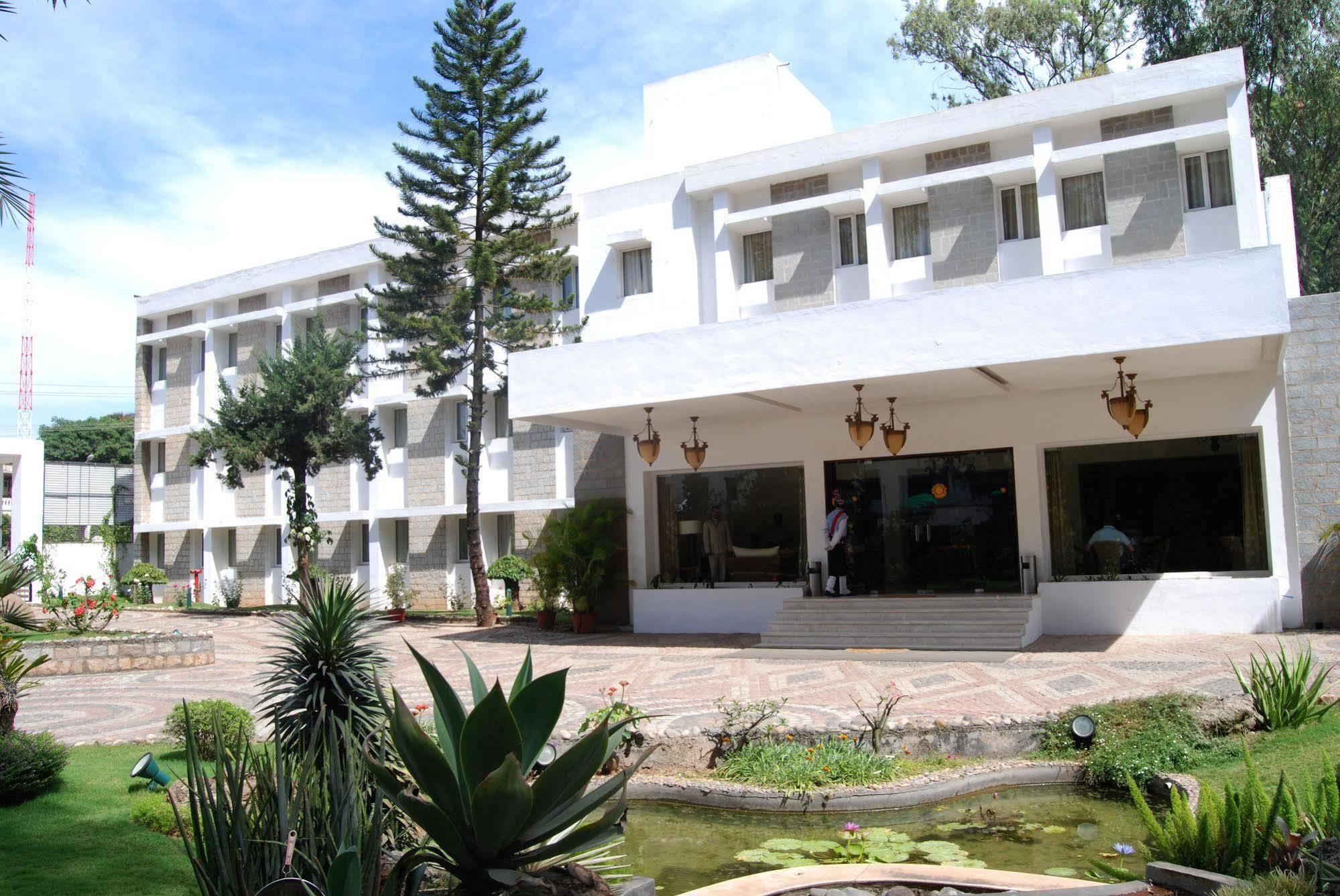 Hassan Ashok Hotel Exterior foto