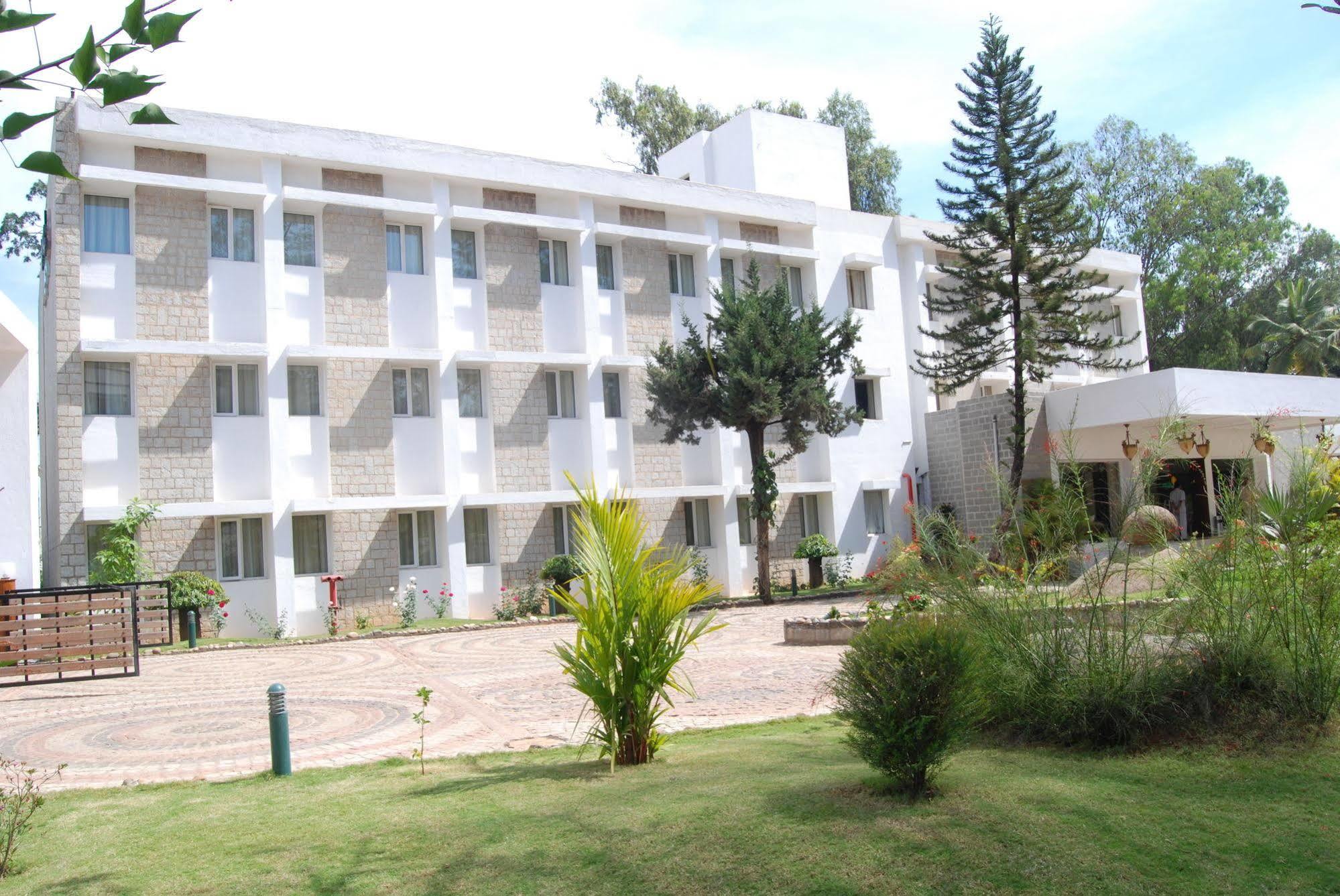 Hassan Ashok Hotel Exterior foto