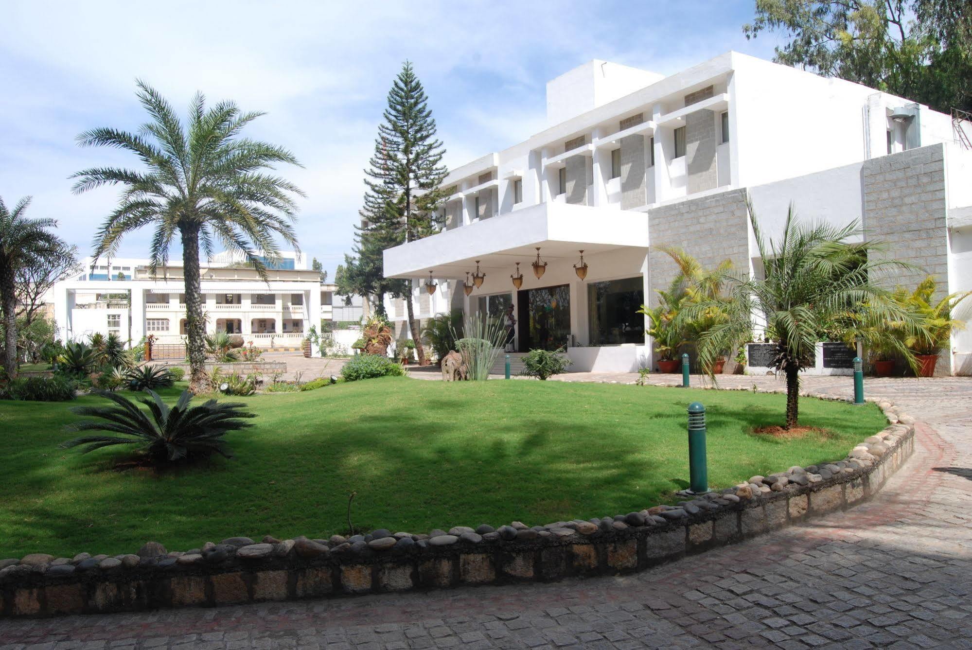 Hassan Ashok Hotel Exterior foto